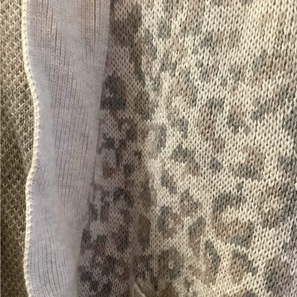 Abercrombie & Fitch sweater (FINALPRICEDROP) - Picture 4 of 4